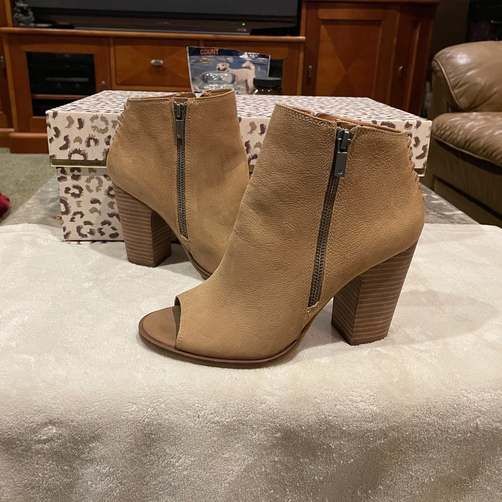 Lucky Brand peep toe block heel, size 8.5 - Picture 9 of 10